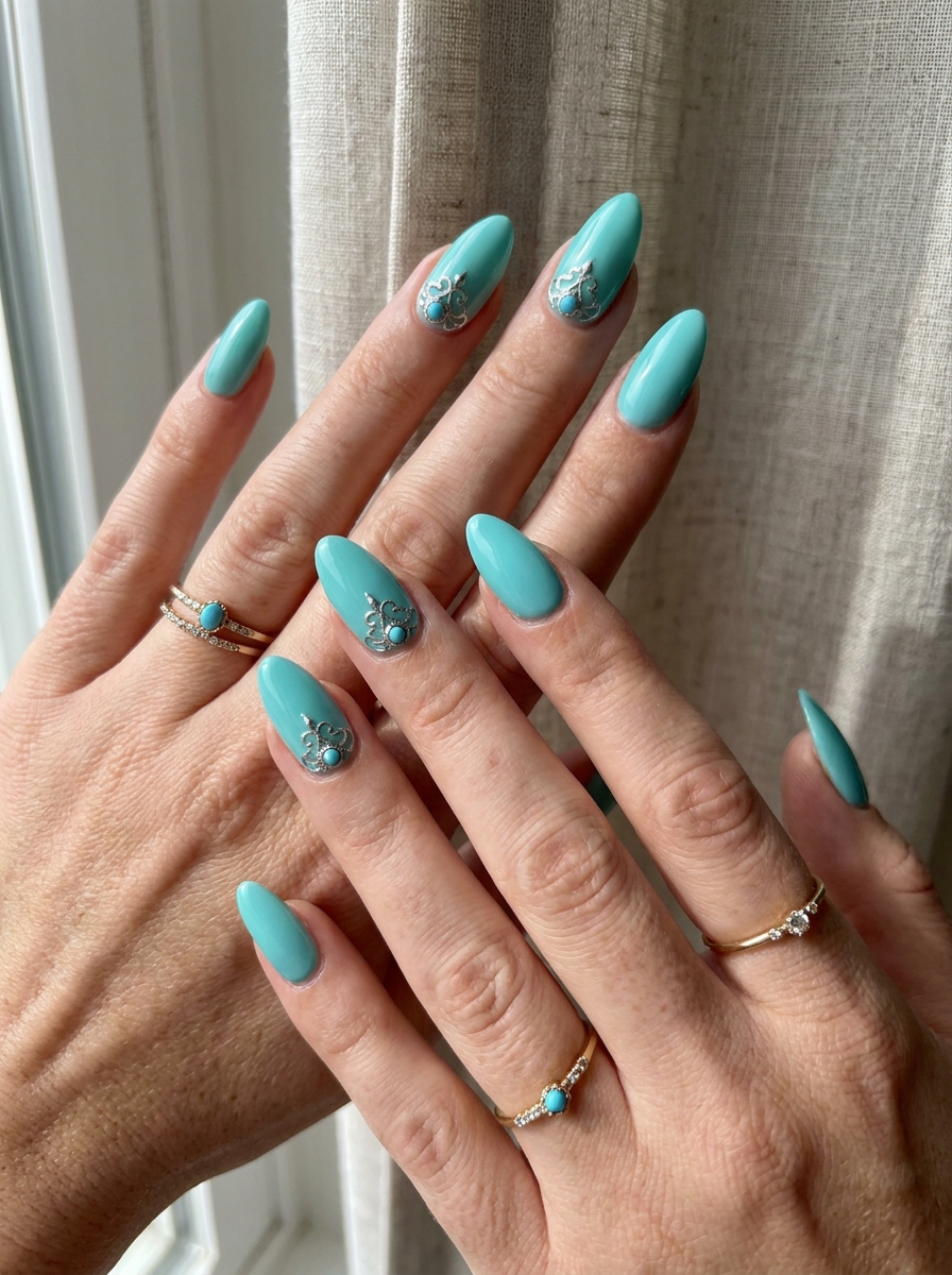 Türkis Almond Nails